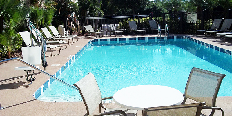 THE FLORIDIAN HOTEL & SUITES SWIMMING POOL